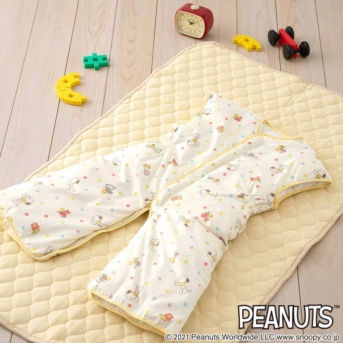 節約大作戦★300円クーポン★8/21AM迄 西川 ジュニア用 かいまき スヌーピー 寝冷え防止に！丸洗いOK 軽くて暖かキッズ子供用ダウンスリーパー 冬 ジュニア用羽毛スリーパー ベビー赤ちゃんにも