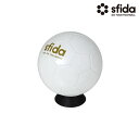 sfida の サインボール 1！！ スフィーダの　サッカー1号球　です。 お手軽なミニサイズです。 形状も質感も美しく、筆のかかりも良い高周波形型パネル。 卒業する先輩へ、新天地に旅立つ同僚へ... 余白が多く、サイン、寄せ書き、寄せ描きに最適です。 仕様：高周波製法 サイズ：サッカー一号球 品質：合成皮革 material 合成皮革 size サッカー　1号球 note ・店頭や他のネットショップでも販売しております。 ・ご注文のタイミングによって欠品の場合がございます。 ・サイズは商品により若干の誤差がございます。 ・ご利用の機器によっては実際の商品と色みが異なる場合がございます。 ・ご理解の上、お買物いただきますよう宜しくお願いします。