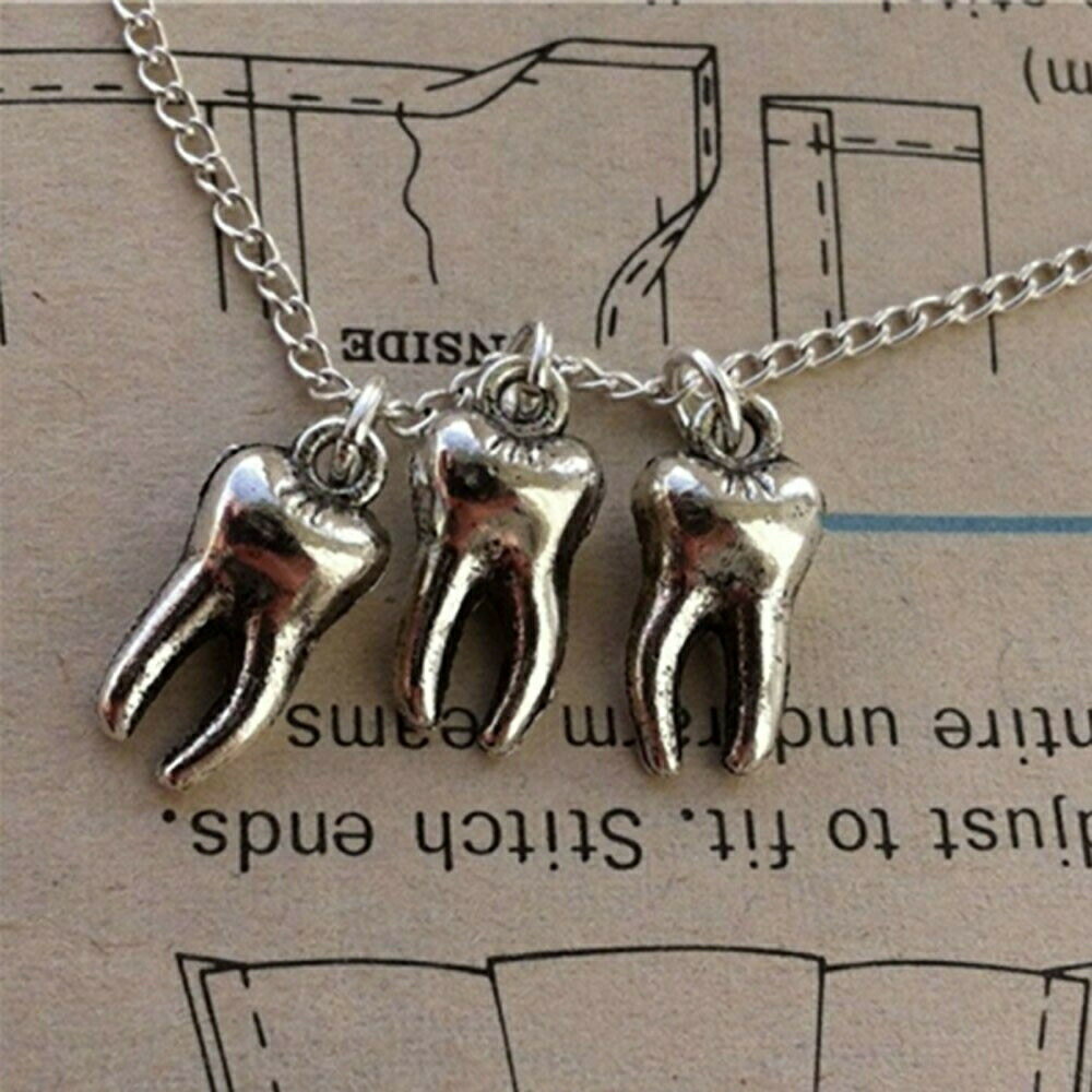 【期間限定DEALポイントバック15%】【普通郵便発送】 【在庫限り】 ネックレス 歯 3本 アクセサリー メンズ レディース ユニセックス ジュエリー 単品 ...