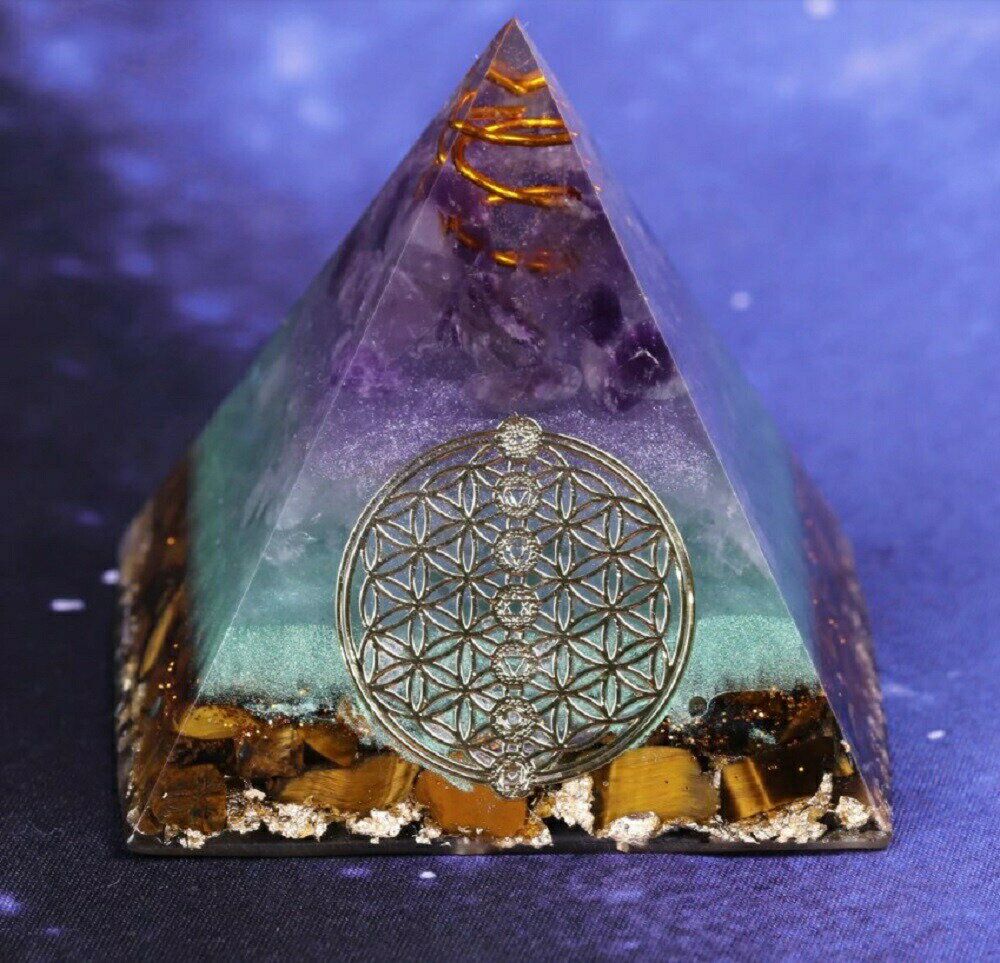 【期間限定DEALポイントバック15%】 置物 オルゴナイト 3層 グラデーション ストーン チャクラ 幸運 パワー 石 コイル 金箔 有機物 無機物 ピラミッ...
