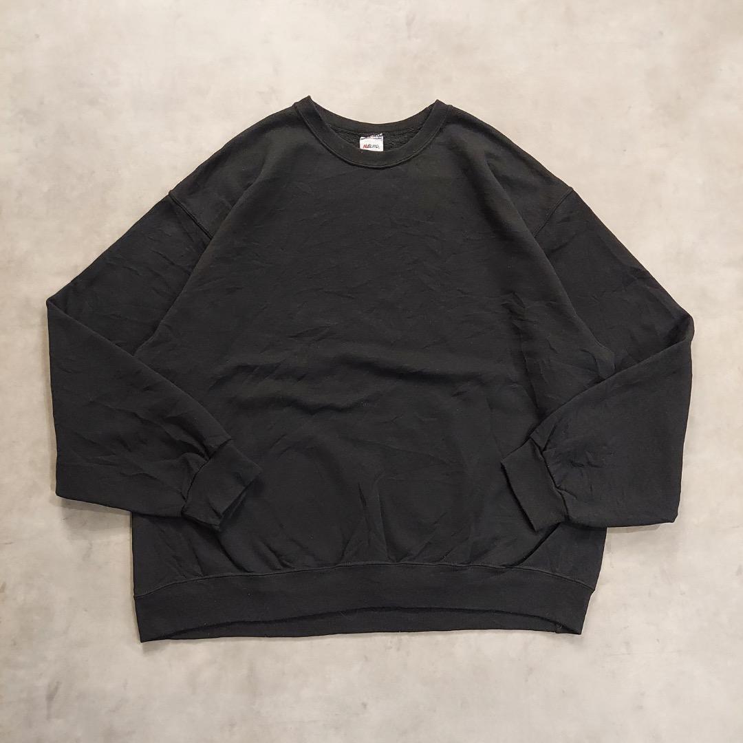 【ブランド、商品名】 JERZEES ジャージーズ NUBLEND 古着 スウェット プルオーバー 裏起毛 無地 【状態】 全体的に状態はいいです。　 ※古着のため神経質な方のご購入はお控えください。 【サイズ】 XLサイズ 着丈 67cm 肩幅 60cm 身幅 64.5cm 袖丈 58.5cm 【カラー】 ブラック 【季節】 春、秋、冬 【素材】 コットン50% ポリエステル50% 【原産国】 ホンジュラス 【識別番号】 16860 【注意事項】 モニターの発色により実際と異なる場合があります。