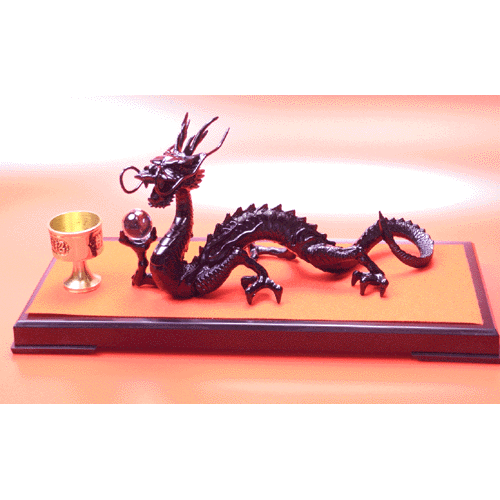 【龍 置物】黒龍 厄払い《三本指の龍》 ◆邪気を操る特別な龍◆特典◆天然水晶玉&黄金水杯付き開運/風水グッズ/ブラックドラゴン/天然石ドラゴンボールを持った黒い龍の置物 風水 龍 [2]