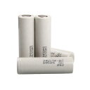 サムスン(Samsung) INR21700 30T 3000mAh 35Aフラットトップリチウムイオン充電式バッテリー。 注意: 1.過放電/過充電しないでください 2.できるだけ早く空の電池を充電してください 3.短絡しないでください 4.火中に投じないでください 5.ご自身の責任で使用してください ブランド:Samsung 単位:1個 容量:3000mAh 電流:35A パッケージ:簡易梱包