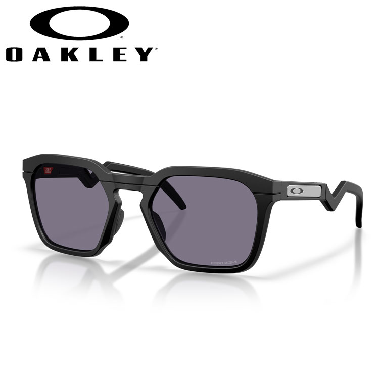 Oakley HSTN SQ OO9533-0154さりげなさは、退屈とは違う。スクエアシルエットとモジュラーカラーによって、オリジナルHSTNの個性をさらに際立たせつつ、プレミアムなメタルディテールが全体の洗練感を高めます。・ O-Matter フレーム: オークリー独自の射出成形熱可塑性フレーム素材で、従来のアセテートよりも強度と柔軟性が向上しており、長期間使用しても変形や歪みを防ぎます・ Unobtainiumノーズパッド: Unobtainiumはオークリーが初めて特許を取得した革新的な素材で、汗によりグリップ力が増し、ずれを防いでフレームをしっかり固定することで最大限の快適性を実現フレームカラー：マット ブラックレンズカラー：プリズム グレーフィット：レギュラーブリッジ：ユニバーサルフィット■ご購入にあたってのご注意画像はイメージです。本体および付属品の製造時期により、デザインや仕様が予告なく変更する場合もございます。商品ページをご覧頂いた際にパソコン・モバイル端末のディスプレイ環境によって、商品の色味が実物と異なって見える場合がございます。すべて商品は検品を施し万全の状態を期しておりますが、輸送中の気温や保存状態の変化により稀に歪み等発生する場合がございます。お手元に届きましたら、着用感をご確認下さい。アイウエアをかけた時の違和感やなかなか慣れない状態が続く場合は、お近くの眼鏡店等で調整をお願い致します。調整等を行っていない場合のご返品はお受け出来かねますのでご了承ください。メーカー希望小売価格はメーカーサイトに基づいて掲載しています