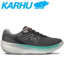 Fusion 4.0 の特徴は KARHU のランニングコレクションで最も優れた 推進力 が楽しめることです。6mm のヒールトゥオフセット、より反発の高い Aero Foam クッショニング、そして軽快なフルクラムが、スピード走行や レースペースでも素早く効率的な足運びを実現します。M-Lock レーシングシステムが中足部を固定しフィット感を高めます。ミッドソールとアッパーを一新した全く新しい Fusion 4.0 。しなやかで推進力のあるニュートラルな履き心地はそのままに、見た目とパフォーマンスの両方を向上させるため、アッパーには、通気性を向上させたユニークなブリンドルパターンの Ideal Knit Mesh を採用。つま先の切り替えしをスムーズにし、より弾むような履き心地を提供するため、つま先のスプリングを大きくし、着地から蹴り出しまでの移行が滑らかに、蹴り出しをよりはっきりと感じます。さらに、より良い反発力を得るために窒素を組み込んだ Aero Foam クッショニングの改良版を採用、ミッドソールの底部には、衝撃を吸収し、よりクッション性の高い履き心地を提供するためのデザインも追加されました。Fusion4.0 は、ニュートラルやオーバープロネーション気味の方ために設計されています。低ドロップで、ロングランやテンポの良いワークアウトを行う靴を探しているランナーにお勧めです。視覚とデジタルによる歩行分析では、Fusion4.0 は、ニュートラルで効率的な歩行と硬めのアーチを示すランナーに最適であることが示されました。同様に、ランナーのストライドが踵に大きな力がかかっていることを示す場合、Fusion4.0 の短いフルクラム がランナーを前足部に素早く移行させることで、潜在的な問題を軽減するのに役立ちます。アッパー素材 合成繊維 ソールの種類 ゴム底【メーカー取り寄せ商品】 こちらの商品はメーカー手配の為、完売の場合もございます。在庫の有無・納期のご連絡はご注文受付メールにてご確認下さい。メーカー希望小売価格はメーカーサイトに基づいて掲載しています