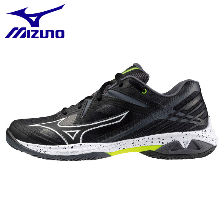 ■ミズノ公式オンライン / バドミントン / シューズ / ウエーブクローMIZUNO ENERZY NXT搭載の、軽量性・加速性コンセプトのウエ―ブクロー。4Eワイドタイプ。■サイズ23.0～28.5■カラー40：ブラック×ホワイト×イエロー■素材甲材／人工皮革、合成繊維底材／合成底■原産国ベトナム製■質量約305g(27.0cm片方)■インソールミズノエナジーインソール（取り外し可）■シューズ幅4E相当の方向け■サステナビリティ材料：アッパー本体の人工皮革基布に90％以上のリサイクル素材を使用。インソール表面のテキスタイルに90％以上のリサイクル素材を使用。靴ひものテキスタイルに90％以上のリサイクル素材を使用。■発売シーズン2024年春夏【メーカー取り寄せ商品】 こちらの商品はメーカー手配の為、完売の場合もございます。在庫の有無・納期のご連絡はご注文受付メールにてご確認下さい。メーカー希望小売価格はメーカーサイトに基づいて掲載しています