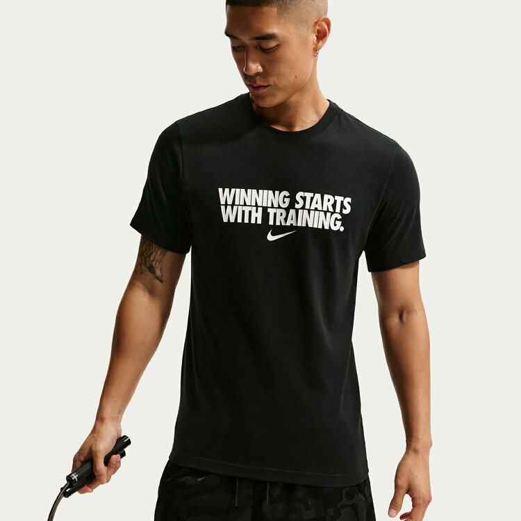 Nike Dri-FITテクノロジーが、肌から汗を逃がしてすばやく蒸発させ、さらりと快適な状態をキープ。軽くて通気性に優れた抜群に柔らかい素材。本体:綿 57% ポリエステル 43%【メーカー取り寄せ商品】 こちらの商品はメーカー手配の為、完売の場合もございます。在庫の有無・納期のご連絡はご注文受付メールにてご確認下さい。メーカー希望小売価格はメーカーカタログに基づいて掲載しています