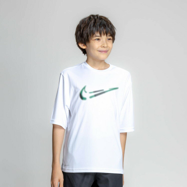 【3日間限定店内ポイント最大20倍(5/18 00:00〜5/20 23:59迄)】お買い得スペシャルプライス メール便送料無料 ナイキ フットマーク ボーイズスプレースウッシュ半袖ハイドロガード NESSG828-N100 ジュニア 水泳 返品不可