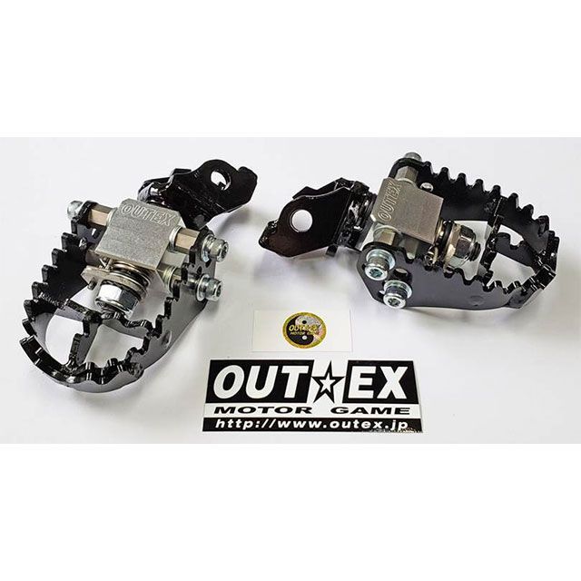 ●メーカー名：アウテックス / OUTEX●商品名：F-PEGワイドモタード HUSQVARNA/KTM●メーカー品番：FP04WM商品の保証は、メーカー保証書の内容に準じます。●特徴■ライディング中にFペグとソールが常に広い面で接しているため、しっかりと荷重が掛けられます。■Fペグはシャフトを軸に前後に傾くためシフトチェンジとリアブレーキのコントロール性能が向上。■確実なステップワークと車体との一体感から、コーナリングのスタビリティが向上。■スタンディングや加減速を含めあらゆるライディングフォームに追従し、ステップ荷重位置が変わらない。■長距離ツーリングでも疲れにくく、シフトミスも減少しライディングに集中できます。■ペグの取り付け穴位置を変更することで9mmアップが可能。■ペグの材質はS45Cをレーザーで切り出していることからカット面はチタン合金よりも硬い。■Fペグの軸となっているブロック形状のパーツはアルミA2017アルマイト仕上げ。■転倒などで破損した場合は補修パーツとして単品販売も可能です。■ワイドタイプはペグの長さ調整が可能。●備考リターンスプリングはノーマルを使用します。●写真注意※画像はイメージです。メーカー車種年式型式・フレームNo.その他ケーティーエム1050ADVENTURE2015-2016ケーティーエム1090ADVENTURE/R2017ケーティーエム1190ADVENTURE/R2013-2016ケーティーエム125-530 EXC/EXC-F1998-2016ケーティーエム125-530XC-W/XCF-W2006-2016ケーティーエム125SX/250-450SX-F1998-2015ケーティーエム1290SUPER ADVENTUR/R/S/T2015-2017ケーティーエム150-300XC/250XC-F2006-2016ケーティーエム250SX1998-2016ケーティーエム350-450XC-F2008-2015ケーティーエム690ENDURO/R2008-2017ケーティーエム690SMC/R2008-2017ケーティーエム690SUPER MOTO/R2007-2009ハスクバーナ701ENDURO2016-2018ハスクバーナ701SUPER MOTO2016-2018ケーティーエム950ADVENTURE/S2003-2006ケーティーエム950SUPER ENDUROALLケーティーエム950SUPER MOTO/R2005-2008ケーティーエム990ADVENTUREALLケーティーエム990SUPER MOTO/R/T2009-2013ハスクバーナFC 250-4502014-2015ハスクバーナFS4502015ハスクバーナTC 1252014-2015ハスクバーナTC2502014-2016ハスクバーナTE/FE125-5012014-2016※商品掲載時の適合情報です。年式が新しい車両については、必ずメーカーサイトにて適合をご確認ください。