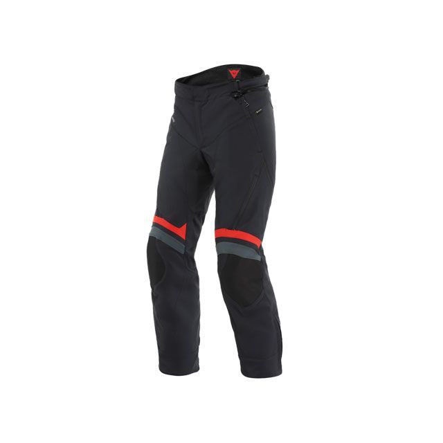 ●メーカー名：ダイネーゼ / Dainese●商品名：CARVE MASTER 3 GORE-TEX（R） PANTS（B78）●サイズ：46・サイズ：44はこちら・サイズ：48はこちら・サイズ：50はこちら・サイズ：52はこちら・サイズ：54はこちら・サイズ：56はこちら・サイズ：58はこちら・サイズ：60はこちら・サイズ：62はこちら●メーカー品番：1614081●JANコード：8051019377296商品の保証は、メーカー保証書の内容に準じます。●納期当商品はダイネーゼ正規輸入元（ダイネーゼジャパン）の商品となります。日本に在庫がある場合は2〜3日で入荷、日本に在庫が無い場合はイタリア取寄せとなり通常4週間程度の取寄せ日数を要しますのでご了承くださいませ。●カラーB78●備考Carve Master 3 GORE-TEX（R） Pantsは、ダイネーゼのスポーツツーリングジャケットの中でも、特に上位モデルであり、1年を通して快適性と最高のパフォーマンスを約束します。GORE-TEX（R）防水メンブレンは、雨や大気中の物質を防ぐシールドとして機能し、同時に優れた透湿性を実現します。柔らかく、耐久性のあるムジェロ・ファブリックを使用した構造は、体にぴったりとフィットし、サドルの上での動きを忠実に再現します。取り外し可能な保温ライナーは、冬の旅行でも快適性を高め、多数のジッパー式エアベント（風の取り込み口）との組み合わせで、多様な気候に対応が可能です。膝にはPro-Armor Lev.2 TypeBプロテクターを標準装備。自然界のフラクタルの形状にインスパイアされたPro-Armorテクノロジーは、ソフトプロテクターの動きやすさと、面積の40％を占めるメッシュ穴の通気性が魅力です。●写真注意※画像はイメージです。