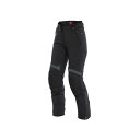 ●メーカー名：ダイネーゼ / Dainese●商品名：CARVE MASTER 3 LADY GORE-TEX（R） PANTS（U40）●サイズ：52・サイズ：38はこちら・サイズ：40はこちら・サイズ：42はこちら・サイズ：44はこちら・サイズ：46はこちら・サイズ：48はこちら・サイズ：50はこちら●メーカー品番：2614081●JANコード：8051019377852商品の保証は、メーカー保証書の内容に準じます。●納期当商品はダイネーゼ正規輸入元（ダイネーゼジャパン）の商品となります。日本に在庫がある場合は2〜3日で入荷、日本に在庫が無い場合はイタリア取寄せとなり通常4週間程度の取寄せ日数を要しますのでご了承くださいませ。●カラーU40●備考Carve Master 3 GORE-TEX（R） Pantsは、ダイネーゼのスポーツツーリングパンツの中でも、特に上位モデルであり、1年を通して快適性と最高のパフォーマンスを約束します。GORE-TEX（R）防水メンブレンは、雨や大気中の物質を防ぐシールドとして機能し、同時に優れた透湿性を実現します。柔らかく、耐久性のあるムジェロ・ファブリックを使用した構造は、体にぴったりとフィットし、サドルの上での動きを忠実に再現します。取り外し可能な保温ライナーは、冬の旅行でも快適性を高め、多数のジッパー式エアベント（風の取り込み口）との組み合わせで、多様な気候に対応が可能です。膝にはPro-Armor Lev.2 TypeBプロテクターを標準装備。自然界のフラクタルの形状にインスパイアされたPro-Armorテクノロジーは、ソフトプロテクターの動きやすさと、面積の40％を占めるメッシュ穴の通気性が魅力です。●写真注意※画像はイメージです。