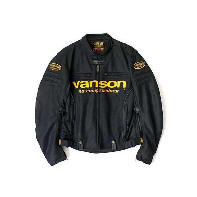 ●メーカー名：バンソン / VANSON●商品名：2022春夏モデル VS22105S メッシュライダースジャケット（ブラック/イエロー）●サイズ：XL・サイズ：Mはこちら・サイズ：2XLはこちら・サイズ：3XLはこちら●メーカー品番：VS22105S●JANコード：4582480238068商品の保証は、メーカー保証書の内容に準じます。●モデル2022春夏モデル●カラーブラック/イエロー●素材ポリエステル メッシュ●特徴■ポケッタブル着脱防風インナー装備■メッシュ＋防風ナイロンの 2 重構造インナー■肩・脇腹部にストレッチメッシュを使用■装飾パーツは全て本革を使用●サイズチャート【M（cm）】着丈：65/肩幅：48/身幅：114/袖丈：65【L（cm）】着丈：67/肩幅：50/身幅：118/袖丈：67【XL（cm）】着丈：69/肩幅：52/身幅：122/袖丈：69【2XL（cm）】着丈：71/肩幅：54/身幅：126/袖丈：71【3XL（cm）】着丈：73/肩幅：56/身幅：130/袖丈：71●写真注意※画像はイメージです。