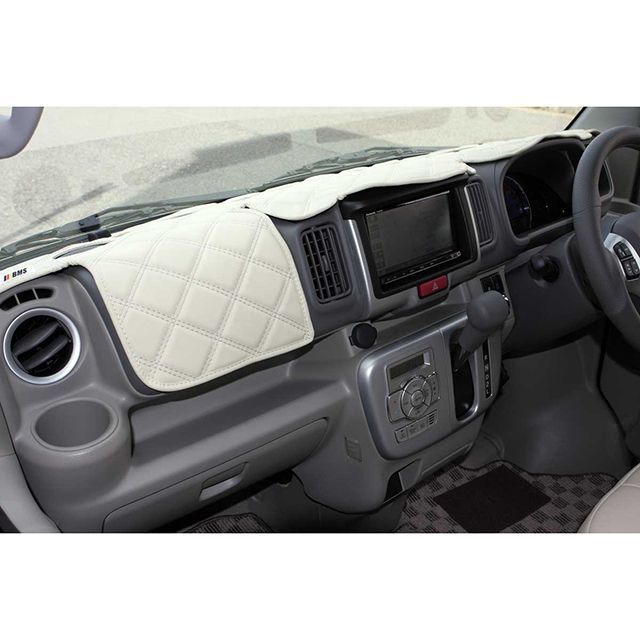 【メーカー直送】BMS エブリ エブリィ D17W 用ダッシュボードマット ツイーター有り/オートライトシステム無し Leosレオス キルトデザイン 小ブロック ステッチ色 ホワイト 生地色 ブラック DM-S17L ビーエムエス 内装パーツ・用品 車…