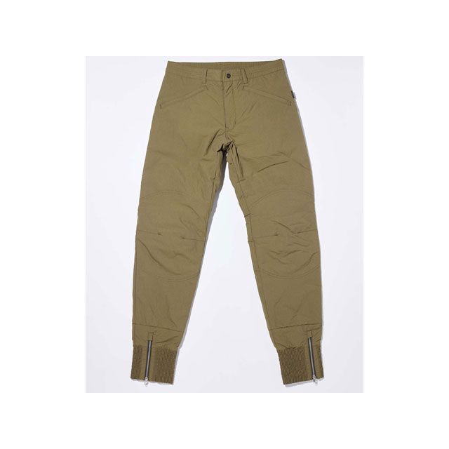 ●メーカー名：カドヤ / KADOYA●商品名：ALTER KEIS RIDERS FLIGHT-PANTS（カーキ）●サイズ：3L・サイズ：Mはこちら・サイズ：Lはこちら・サイズ：LLはこちら●メーカー品番：6272-0●JANコード：4582512797730商品の保証は、メーカー保証書の内容に準じます。●カラーカーキ●素材表：シワ加工ナイロン裏：TCキルティング（高機能中綿100g）●仕様生産国：中国●特徴軽量ソフトタイプ膝パッド標準装備●備考高い蓄熱・保温性と普段履きも考慮し、デザイン性も兼ね備えた防寒仕様のナイロンパンツ。生地にはシワ加工を施し光沢感を抑えることで自然な風合いを演出。フライトパンツをベースデザインとしながらも、フロントのスラッシュポケットや膝の切り替えなどバイカーテイストのアレンジを施している。膝には位置調整可能なプロテクター袋の中に軽量ソフトタイプの膝パッドを標準装備する。●サイズチャート【M（cm）】ウエスト：82/ヒップ：104/後股上：38.3/前股下：20.8/股下：87.5/太もも：63.2/膝周り：50.1/裾回り：28【L（cm）】ウエスト：87/ヒップ：109/後股上：39.5/前股下：22/股下：87.5/太もも：66/膝周り：52.5/裾回り：30【LL（cm）】ウエスト：92/ヒップ：114/後股上：40.7/前股下：23.2/股下：87.5/太もも：68.8/膝周り：54.9/裾回り：32【3L（cm）】ウエスト：97/ヒップ：119/後股上：41.9/前股下：24.4/股下：87.5/太もも：71.6/膝周り：57.3/裾回り：34※表記サイズは仕上寸法になり、製品によっては多少の誤差はございます。●写真注意※画像はイメージです。