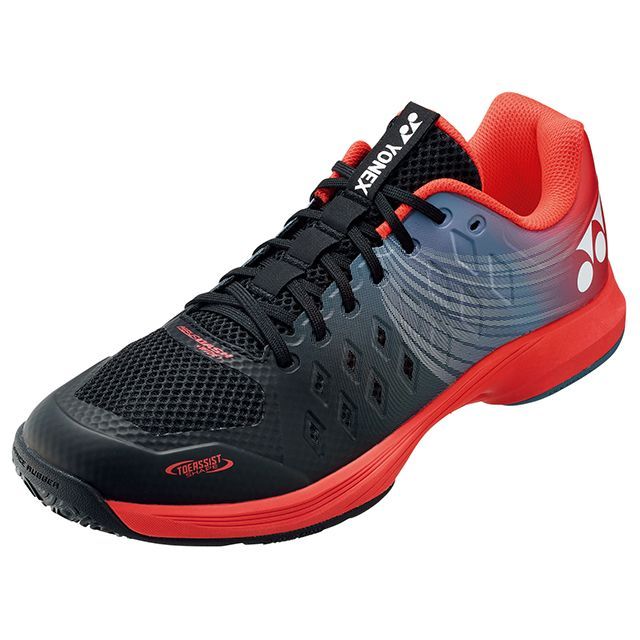 ●メーカー名：ヨネックス / YONEX●商品名：パワークッションエアラスダッシュ4WGC（コーラルレッド/ブラック）●サイズ 22.5cm●メーカー品番：SHTAD4WG●JANコード：4550468832881商品の保証は、メーカー保証書の内容に準じます。●カラーコーラルレッド/ブラック●サイズ規格22.0/22.5/23.0/23.5/24.0/24.5/25.0/25.5/26.0/26.5/27.0/27.5/28.0/28.5/29.0●仕様素材：アッパー合成繊維＋合成樹脂、ミッドソール：合成樹脂、アウトソール：ゴム底重量：約260g（26.0cm）●原産国中国●備考3DパワーカーボンとフェザーライトXがシリーズ最軽量を実現【パワークッション（R）プラス】ヨネックス社独自の衝撃吸収性と反発性を併せ持つ衝撃吸収素材パワークッション（R）。パワークッション（R）に反発性の高い特殊樹脂を添加し、格子状に＋型の溝を最適な間隔と深さで配置した新構造を採用した「パワークッション（R）プラス」は、従来の軽量性を保ちつつ、衝撃吸収性を28％※1、反発性を62％※2向上させ（一般的な衝撃吸収材［EVA］との比較）、12mの高さから落とした生卵が、割れずに6m以上跳ね返る※3新衝撃吸収反発素材です。 ※1 （一財）日本車両検査協会にて測定 ※2 （一財）ボーケン品質評価機構調べ JIS法準用 ※3 ヨネックス調べ【3Dパワーカーボン】平面状のカーボンパーツを立ち上げた形状とすることで立体的となり剛性が約15％向上。※ヨネックス（株）調べ【フェザーライト（R）X】一般的なEVA材よりも約30％、ハイパーフェザーライトからも約12％の軽量化を実現。※比重での比較【デュラブルスキンライト】薄くて強度のある素材。軽量性、柔軟性、フィット性に優れる。【トウアシストシェイプ】親指の圧迫感を解消したつま先設計とし、さらに中足部とかかと部のサポート性を高め、シューズ内の足のズレを抑える。【ラウンドソール（TM）R5/R7/R10】アウトソール外周全体に丸み（3種類）を持たせ、自然な着地と蹴り出しを可能に。 ※数字が大きいほど、ソール外側の丸みが大きく、安定性重視。 特許第4958505号●ご注意※1 （一財）日本車両検査協会にて測定※2 （一財）ボーケン品質評価機構調べ JIS法準用※3 ヨネックス調べ●写真注意※モデル撮影写真はスタジオ撮影の為、色味が異なる場合がございます。※画像はイメージです。