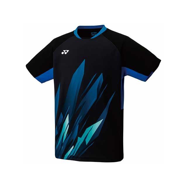 ●メーカー名：ヨネックス / YONEX●商品名：10668J ジュニアゲームシャツ（ブラック）●サイズ J130・サイズ：J120はこちら●メーカー品番：10668J●JANコード：4550675004002商品の保証は、メーカー保証書の内容に準じます。●カラーブラック●サイズ規格J120・J130・J140●仕様素材：ポリエステル100％仕様：UVカット、ベリークールドライ、エアリリース、制電、PrecisionMove、ストレッチ、吸汗速乾●原産国日本●備考日本バドミントン協会審査合格品ベリークールドライ、UVカット、PRECISION MOVE、エアリリース、吸汗速乾、制電●写真注意※モデル撮影写真はスタジオ撮影の為、色味が異なる場合がございます。※画像はイメージです。