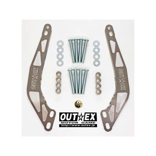 ●メーカー名：アウテックス / OUTEX●商品名：DR-Z4SM/DR-Z4S ステムスタビライザー（アルミ素地）●メーカー品番：SS25-ALB商品の保証は、メーカー保証書の内容に準じます。カラー：アルミ素地【ステムスタビライザーの特長】アッパーとアンダーを連結している為、捩れ剛性が上がります。クイックなハンドリング／旋回性向上／コーナーリングスピードアップ／チャタリング減少／直進安定性／ブレーキング時の安定感インナーチューブのスムーズなストローク／転倒してもフロントフォークが捩れにくいストッピーも距離が伸びました（中しゃち談）※掲載画像はイメージです。実際の商品とは色味や仕様が異なる場合がございます。メーカー車種年式型式・フレームNo.その他スズキDRZ4S/DRZ4SM※商品掲載時の適合情報です。年式が新しい車両については、必ずメーカーサイトにて適合をご確認ください。