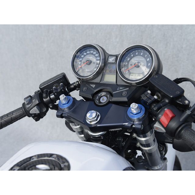 ●メーカー名：ヤマモトレーシング / YAMAMOTO RACING●商品名：03〜CB1300SF/SB用セパハン・トップブリッジ2点セット ストリート●カラー：シルバーアルマイト・カラー：ブラックアルマイトはこちら●メーカー品番：00012-42只今大変多くのご注文を頂いており出荷までに時間がかかる場合がございます。事前に納期をお問い合わせ下さい。商品の保証は、メーカー保証書の内容に準じます。●仕様ヤマモトレーシング社製セパハン用／純正フォーク用／メインスイッチの専用ボルト付属（純正品）／ハンドル以外全て純正部品を使用●特長ストリート用セパハンとトップブリッジのセット●備考ブラックアルマイトとシルバーアルマイトがあります。セパハン・トップブリッジ2点セットあります。●写真注意※画像はイメージとなります。メーカー車種年式型式・フレームNo.その他ホンダCB1300SF/SB2003〜※商品掲載時の適合情報です。年式が新しい車両については、必ずメーカーサイトにて適合をご確認ください。