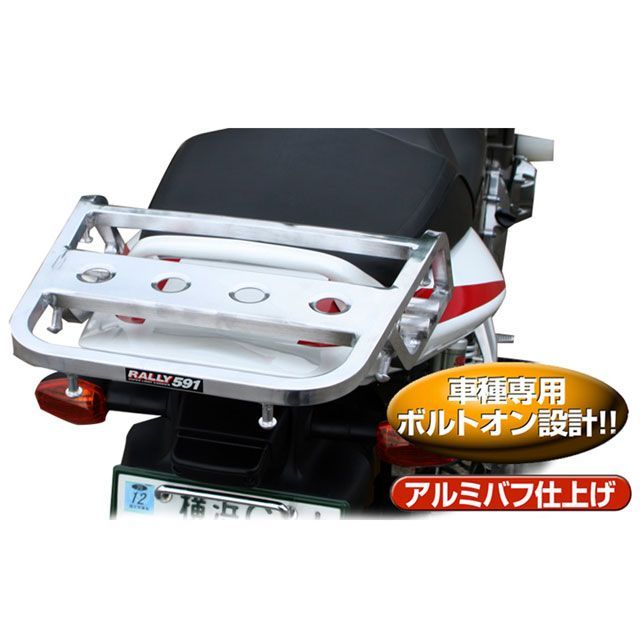 ●メーカー名：ラリー / RALLY●商品名：RALLY591 スーパーライトキャリア ON ROAD MODEL●メーカー品番：RY591S03●JANコード：4580332544053商品の保証は、メーカー保証書の内容に準じます。●材質アルミバフ仕上げ●サイズ全長：160 / 全幅（前端）：- / 全幅（後端）：155 / 全幅（中間）：275●備考業界最軽量、ツアラーのマストアイテム、RALLY591リアキャリア。スチールキャリアに比べ、最大58％の軽量化を実現！●ご注意※純正テールバッグが付いている車種では、純正テールバッグが取付不可となる車種もあります。※ロードモデルのキャリアにはアシストバーは取付できません。※キャリアの上にボックス等を装着することは、その重量、大きさに関わらずキャリア及び車体損傷の原因となりますのでおやめください。※キャリア個体差、車両個体差により、シートがキャリア装着時にそのままでは外せなくなる場合があります。※RALLY591キャリアの耐荷重は2kgとなります。メーカー車種年式型式・フレームNo.その他スズキGSXR1300Rハヤブサ2008〜※商品掲載時の適合情報です。年式が新しい車両については、必ずメーカーサイトにて適合をご確認ください。