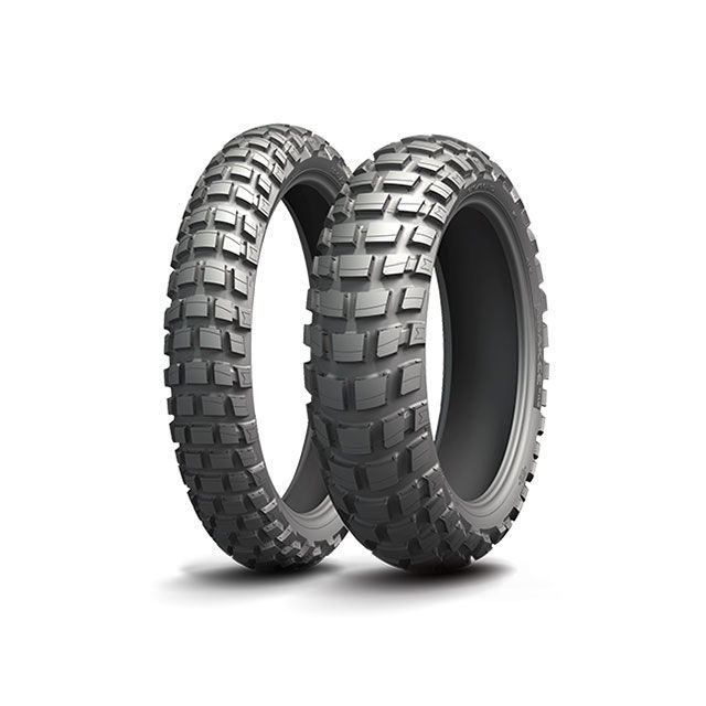 ●メーカー名：ミシュラン / Michelin●商品名：ANAKEE WILD 170/60R17 M/C 72R TL/TT リア●メーカー品番：・039380●JANコード：4985009536766商品の保証は、メーカー保証書の内容に準じます。●適合リア●タイヤサイズ170/60R17 M/C 72R TL/TT●仕様タイヤ幅：170扁平率：60リム径：17荷重指数：72速度記号：R●特性■ブロックタイヤで初めて採用されるラジアルテクノロジーをベースとしたオンロードでの安定性と快適性を実現 ■最適なトレッドブロックにより優れた耐久性を発揮 ■革新的なトレッドパターンをベースとするオン/オフでのトラクション、ハンドリング、正確なステアリング ■最適化されたトレッドデザインと新たなコンパウンドを採用することでダメージに強く、更に優れた耐熱性を実現●備考未踏の道へ、更なる冒険を求めて。●ご注意※1本販売となります。※回転方向の有無はトレッドショルダー部、サイドウォール部の矢印で確認してください。●サイズについてお乗りの車種によっては純正のサイズなどが異なる場合がございます。ご注文の際は必ず実際に装着されているタイヤサイズをご確認のうえご注文下さい。メーカー車種年式型式・フレームNo.その他汎用※商品掲載時の適合情報です。年式が新しい車両については、必ずメーカーサイトにて適合をご確認ください。