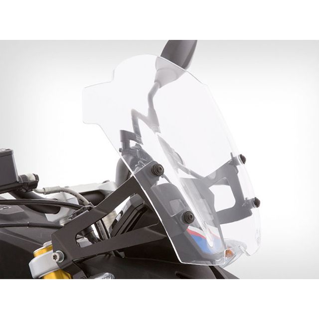 ●メーカー名：ワンダーリッヒ / Wunderlich●商品名：ウインドスクリーン「Sport」 BMW G310R（17-）●カラー：クリアー・カラー：スモークはこちら●メーカー品番：W44920-105本国に在庫がある場合、納品まで2〜3週間ほどお時間を頂きます。海外取寄の為、納期2ヶ月以内はキャンセル不可となります。商品の保証は、メーカー保証書の内容に準じます。●サイズH×W：305mm×330mm●備考体への風の流れをコントロールするだけでなく、手、腕 への風の流れも大幅にカット。透明度が高く、非常な堅牢な厚さ5mmのアクリルプラスチック製。●ワンダーリッヒについて【ワンダーリッヒ／Wunderlich】一般的な商品はもちろん、痒い所に手が届く商品まで、膨大なラインナップを誇るWunderlich／ワンダーリッヒ。欧州でもそのブランド名は確たる地位にある。「BoxerCup」・「Europe Rally」参戦のテクノロジーから開発されるハイスペックパーツは望んだとおりのマシンへと変貌させ、ドイツメーカーならではの質実剛健なカスタムスタイルは新たなツーリングライフを綴る。●写真注意※写真はイメージです。掲載写真の取り付け車種、カラーなど、写真と異なる場合がございます。実際の製品は改良・仕様変更などにより、一部カラー、形状が異なっている場合がございます。また、撮影の都合上、他商品も写真に写っている場合がありますが表題の商品のみのお届けとなります。メーカー車種年式型式・フレームNo.その他ビーエムダブリューG310R※商品掲載時の適合情報です。年式が新しい車両については、必ずメーカーサイトにて適合をご確認ください。