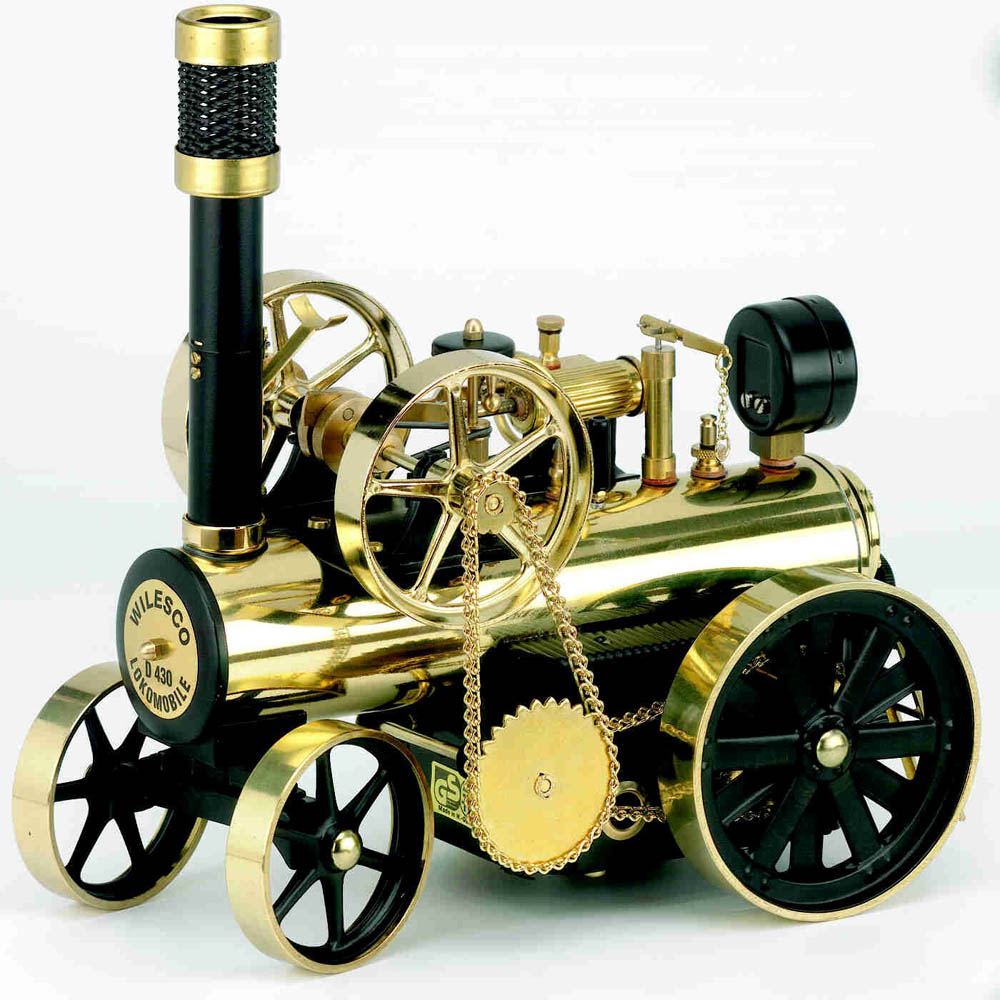 ドイツの蒸気機関メーカー、ヴィルヘルム・シュレッダー社は1950年代初めに模型蒸気機関を製造。ドイツの技術審査協会の安全審査済みマークを取得。 19世紀末から20世紀初頭にかけて欧米の農地で使われていた農林業用のトラクター車を1/16で再現。 ・エンジン内に仕切られた煙室が有り、冷えた湯気が煙のように煙突(中折れ型)から外へ出ます。 ・鏡面仕上げされたボイラー(直径5.5×長さ23cm) ・2つのはずみ車を有し正逆転可能なシリンダーにより前進、後進の走行可能。 ・圧力ゲージ、安全バルブ、回転調整装置、汽笛つき。 ・ボイラーには透明な窓が水量ゲージとしてついています。 ・蒸気エンジンは動力源として単独で使用可能。 ・一回の運転時間は約15分間。 材質:車体/スチール、ボイラー、車輪、はずみ車/真鍮 商品サイズ:長さ26×幅15×高さ21cm 重量:3kg 付属品:注水用じょうご、スパナ工具、潤滑油、固形燃料 配達日:通常お申込みから1週間以内に発送 ※お届け先が沖縄は送料1,914円となります。ご請求時に変更となります。(税込) ※G-Callショッピングにて他の商品と一緒にご購入の場合、別途送料がかかる場合があります。その際はご注文後ご連絡いたします。
