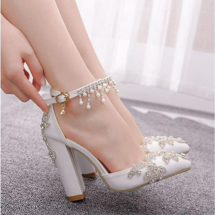 尖ったクリスタル 結婚靴太いヒール ハイヒール 花嫁靴 ラインストーンサンダル レディースパーティーサンダル 美脚サンダル ドレスパン