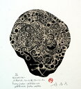 作家名林孝彦作品名カムイユカラ(10)種類版画/木口木版画作品サイズ125×100mmフレームサイズ380×280mmフレーム仕様木製額作品価格\20,000フレーム価格\9,800納期約10〜20日送料無料代引手数料無料※フレーム色見本の写真からご希望の色をお選びください※当商品のフレームは専門の額縁職人が作品に合わせて一点ずつ手作りで製作する木製の高品質フレームです。林孝彦 1961 岐阜県生まれ 1985 武蔵野美術大学油絵科卒業 1987 東京芸術大学大学院美術専攻科修了 銅版画の他にドローイングなども制作。氏の銅版画は精巧な技術に裏付けられた力強くスピード感のある曲線とフォルムそして深みのある色づかいが特徴です。国内だけでなくアメリカ、ドイツなどでも精力的に展覧会活動を続けています。 【私の作品】 私の作品は抽象で、ある意味、譜面のようなものです。右も左も上も下もない○、初めがあって終わりのないうずまき、坦々と繰り返されるハッチングなどが、その奏でられる要素です。それらはいくつかの楽章に分けられたりしながら、旋律は変化していきます。音色を決めるのは、支持体となるそれ自体が歴史や文化的背景を持った多彩な和紙たちです。 たわいない日常の中で、通り過ぎる風のように、発見した旋律をそうしたものたちで描いてみたいと思うのです。 自分らしさは、特質奇抜にすることで得られるものではなく、たわいのない日常を貫くものだと思うのです。 正義を描けば、それを際立たせる邪悪さを何者かにお仕着せねばなりません。私は、そのような世界観で語りたくはないのです。（林孝彦）