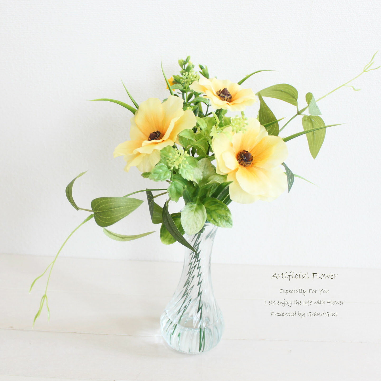 セール♪こぼれない水？マジカルウォーター（人工水） ラナンキュラス リキュール草 アレンジメント