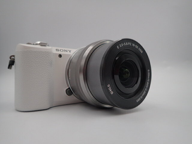 【中古品】SONY ソニー α5100 ILCE-5100L パワーズームレンズキット [ホワイト]