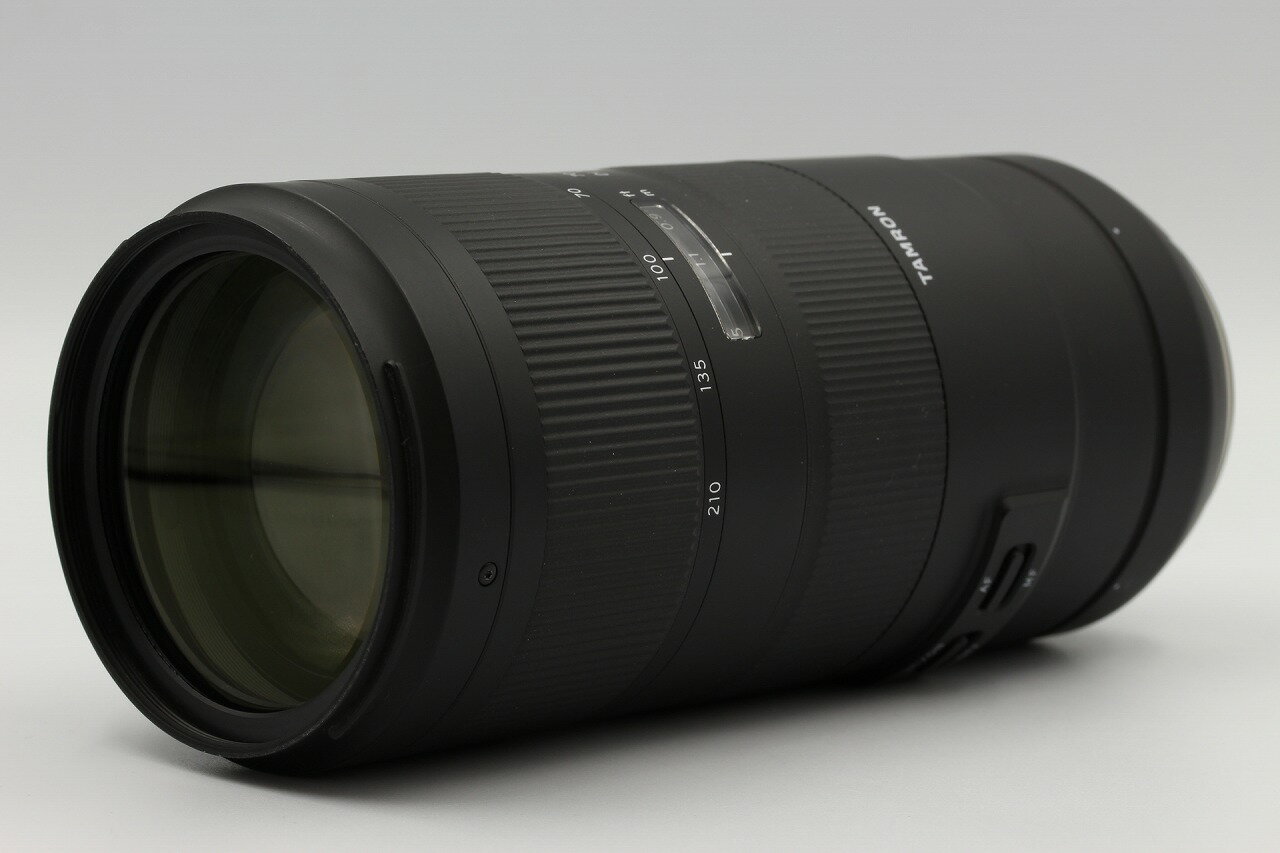 ◆商品名◆ ・TAMRON 70-210mm F/4 Di VC USD (Model A034N) ニコン用 （JANコード：4960371006451） ◆コンディション◆ ・中古品、点検 ・レンズ内ゴミ多少あります。 ・外観使用に伴うこすれ跡あります。 ※外観については写真をご確認ください。 ◆付属品◆ ・なし ◆保証◆ ・なし ◆送料◆ ・送料無料 ◆注意◆ ・初期不良に関しましてはご連絡ください。 ・故障に起因する付随的な損害については、大変恐縮ですが一切保証できかねます。 ★特徴★ ・35mm判フルサイズデジタル一眼レフカメラに対応した、ズーム全域にわたってF/4固定の望遠ズームレンズ。 ・レンズシステム制御専用の高性能MPUを2個使用した「デュアルMPUシステム」を採用し、精緻なAF性能と確実な手ブレ補正効果を両立している。 ・ズーミングに伴って全長が変化しない「インナーズーム機構」を採用し、重心変化を最小限に抑え込むことで撮影時のホールディングや操作性が安定する。