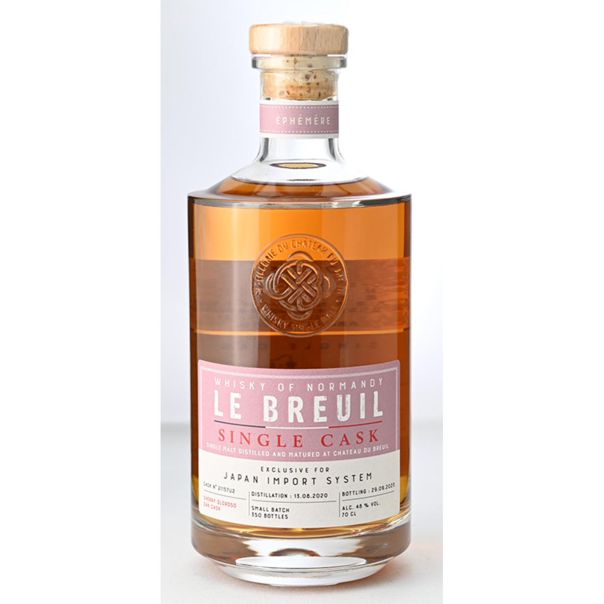 産地：フランス 容量：700ml 度数：46％ タイプ：シングルモルト 商品情報： カルバドス最良の産地といわれるノルマンディー・ペイドージュ地方で数百種類のリンゴを使ってカルバドスを生産している小規模ながらも由緒あるシャトー 『シャトードブルイユ』。 そんなカルバドスの名門が2017年よりノルマンディーの自社で蒸留を開始したシングルモルトウイスキーです。 ゴールデンプロミス種の大麦100％で仕込まれ、フレンチオークとバーボン樽で熟成の後、オロロソシェリーの樽でフィニッシュ。オロロソカスク特有の甘く魅惑的な香り、味わいはまろやかでバランスが良く、ほのかなタンニン、リコリスのニュアンスを伴う余韻。豊かさと複雑さが同居する逸品に仕上がっています。 テイスティングコメント： 香り： クルミやプラム、ナッツ、リコリスがモルトの甘さやバニラ風味のウッドの軽さと相性良く感じられる。 味わい：アタックはイーストやココア、フレッシュなフィグを感じ、次第にキルシュに漬けられたチェリーや赤い果実、砂糖漬けオレンジのようなより複雑な風味に変わる。甘さと豊潤さが完璧に合わさり、素晴らしい円熟さをもたらす。