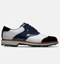 FOOTJOY フットジョイ FootJoy Premiere Series - Wilcox #54323 White/Navy Patent/Black Patent US本革仕様 「Premiereシリーズ」はフットジョイを象徴するゴルフシューズとしてPGAツアーのみならず世界各国のトップツアーにて多くの選手に着用されています。 その普遍的なクラシックデザインと、柔らかくしなやかで防水性のあるピタードレザー（天然皮革）を使用し、比類のない美しさ、フィット感を提供します。 また、アウトソールに採用された「バーサトラックスプラスアウトソール」は、2種類の硬度の違うTPUで構成されたラグを備えており、硬いラグでコース上でのグリップを確保しつつ、硬い地面でも滑らないやわらかいラグがそれをサポートするため、あらゆる場面で高いグリップ力と安定性を発揮します。 同シリーズが持つ剛性の高いソールが、世界中の多くのトップゴルファーから支持を受けています。その中でもWILCOXは、テクノロジーとイノベーションを駆使して、世界のトッププレーヤーたちの協力を得て開発されました。 インソールには着用後自らの足型に沈み込み、自身にあった最適なフィット感を創り出すOrthoLite EcoPlushを採用し、シューズ内のフィット性を向上させると同時に、一日中快適性が持続します。またデザインからは想像もつかない軽量性により長時間にわたり最高のパフォーマンスをサポートします。