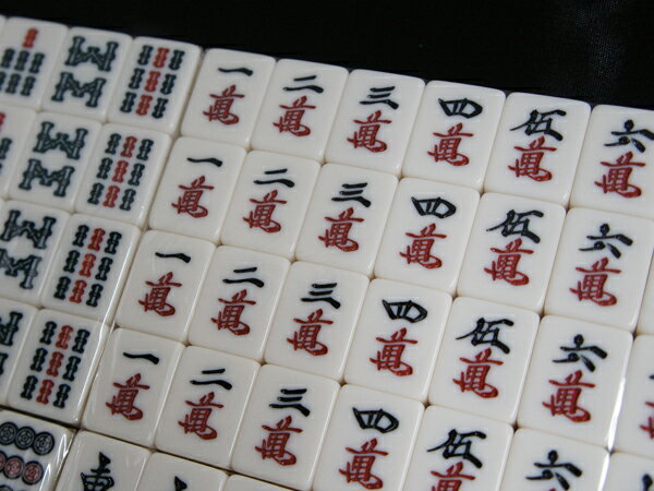 手打ち用麻雀牌七宝+ライトマット(LIGHTMAT)簡単お手頃麻雀マットと国産ハードケース入手打ち用マージャン牌がセットになりました【smtb-kd】【RCP】