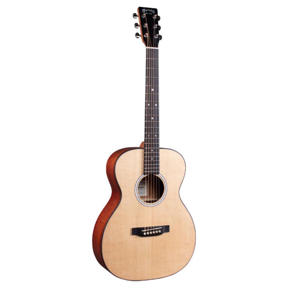 2019 SUMMER NAMM ドレッドノート・ジュニアに続いて登場したトリプルオウ・ジュニア。 1800年代黎明期のマーティンを彷彿させるレトロなサイズ感がたまらない。 とにかく抱えやすく弾きやすく、これらのモデルはただのジュニアではない。