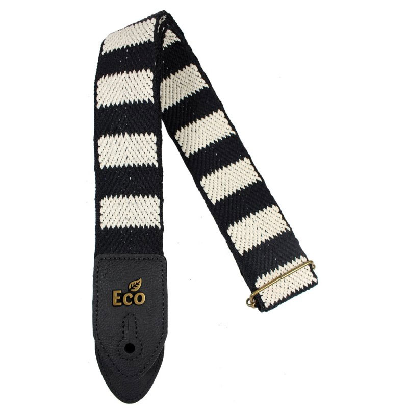 従来のストラップの3倍以上のコットンの糸を使用しています。この素材はストラップに厚みを与え、演奏中のミュージシャンに大きな快適さをもたらします。 楽器の安全性を高めるため、ストラップ・エンド部には、たるみや破損にも強い独自に開発した植物由来の天然のエコ素材を使用しています。 幅は5CM、長さは0.85から1.50Mの間で調節可能です。 カラーバリエーションはBLACK、BROWN、TAN、GRAYの4タイプ。 サイズ　幅:　約50、MAX: 約1500、MIN: 約850 重要：写真の特性上、画面の解像度によって色の濃淡が異なる場合があります。また、素材の質感はカットされる部分によって異なります。