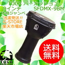 TOCA FREESTYLE BLACK MAMBA MECHANICALLY TUNED DJEMBES。TOCAのフリースタイル・ジャンベは軽量で強度の有る合成樹脂を使用プレイヤーのアクティブなパフォーマンスに最適です。モデル名の由来はアフリカに生息する最強の蛇と呼ばれる「ブラックマンバ」より付けられ、打面も含め深いブラックカラーで仕上げられています。ゴートスキンヘッド採用モデルは本格的な深みの有るクリアなトーンが特徴。調整可能なメカニカルチューンは安定した音色をキープします。現代のミュージックシーンに合わせたまさにフリースタイルなジャンベです。【商品詳細】サイズ：14インチ(ヘッド)×26インチ(シェル高さ)　※個体差が御座いますヘッド素材：ゴートスキンヘッドシェル素材：シンセティックチューニング：メカニカルチューン付属品：専用ケース