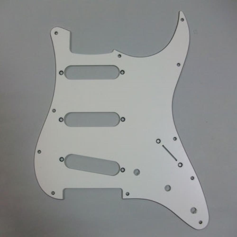 Fender Japanに適合するリプレイスメント・ピックガードです。Made in Japan