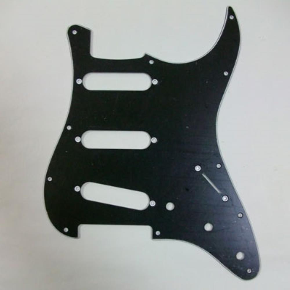 現行Fender U.S.A.に適合するリプレイスメント・ピックガードです。 Made in Japan. ※画像はJapan用とさせて頂いております。