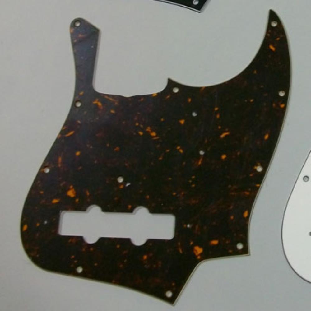現行Fender U.S.A.に適合するリプレイスメント・ピックガードです。Made in Japan.