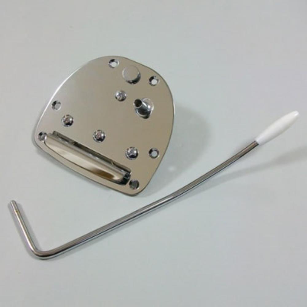 Fender Japanに適合する、国産のジャガー/ジャズマスター用トレモロセットです。白キャップのアーム付き。