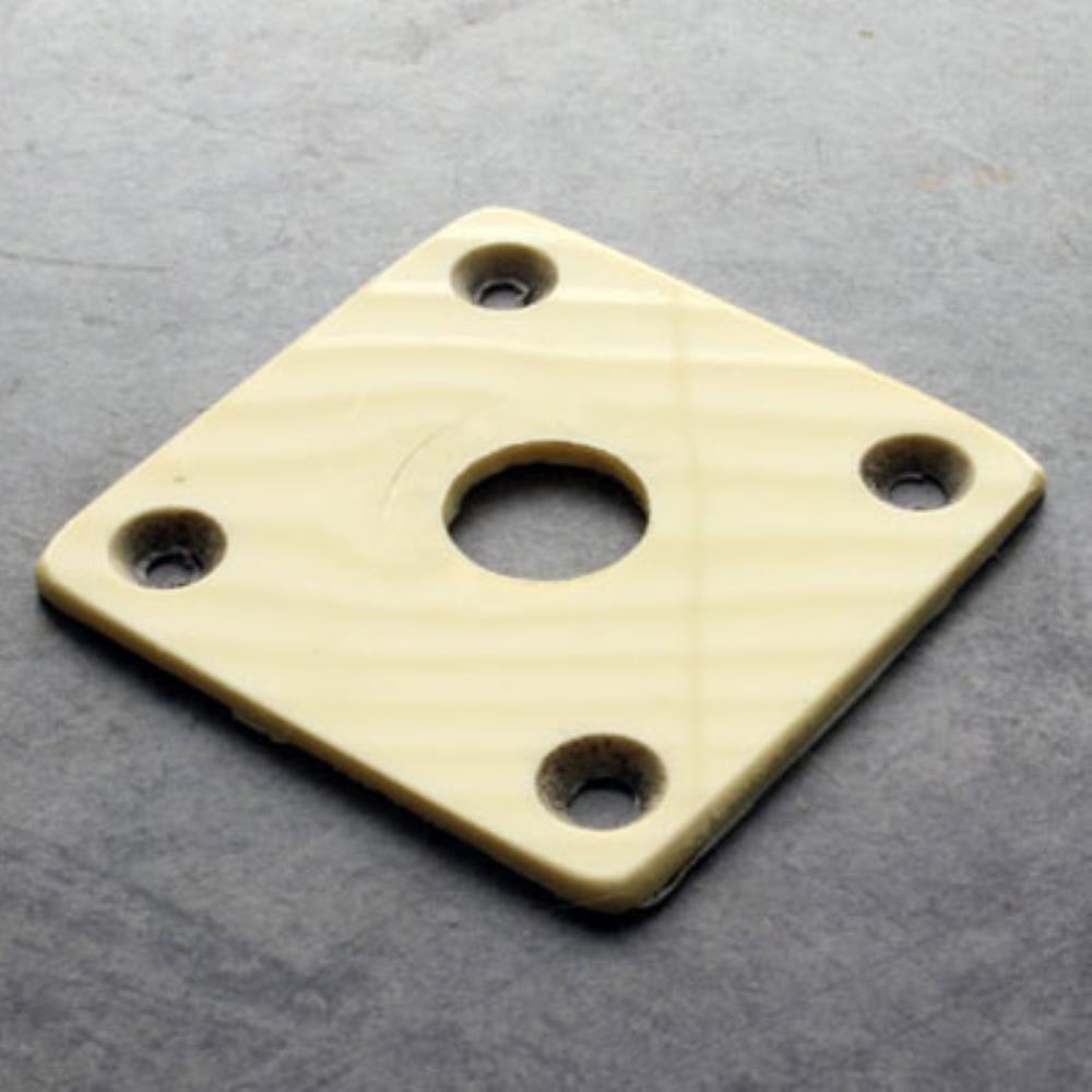 Wizz Pickupsより渾身のリプロパーツが登場です。PCGPとは、Premium Clone Guitar Partsの略。クロアチアの彼の工房で少量のみ手工生産されています。 1950年代後半のレス・ポールと酷似したプラスチック素材を用い、形状・サイズ・厚み（約1.5mm）はもちろん、あらゆるディテールを復刻したジャックプレートです。クリーム色への経年変化を再現したエイジド加工済み。ヴィンテージ・レス・ポールをはじめ、様々なレス・ポール・モデルに装着可能です。（スクリューは付属しません）