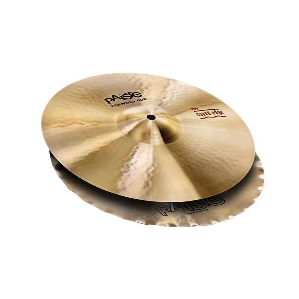Paiste Formula 602 Classic シリーズ「Sound Edge Hi-Hat（サウンドエッジ・ハイハット）」は、エネルギッシュで暖かみのあるオープン・サウンドと、軽やかでエアリーなチック・サウンドが魅力。 あらゆるスタイルの音楽に対応でき、スタジオでのレコーディングからライブまで幅広い用途で活躍するハイハットです。 サイズ：15インチ