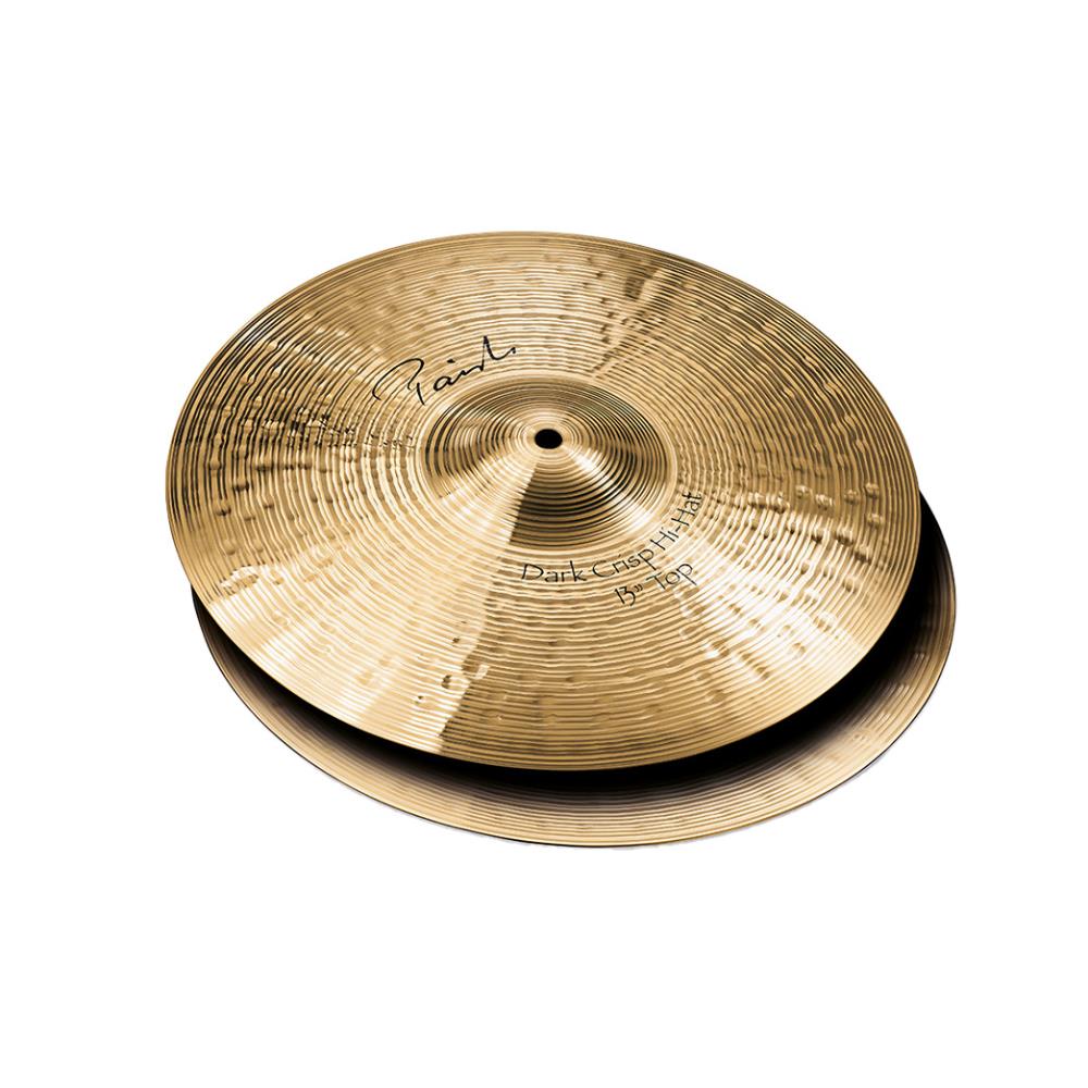 Paiste Signatureシリーズの「Dark Crisp Hi-Hat（ダーククリスプ・ハイハット）」は、 鮮明で コクがある、よりダークなサウンドと、ワイドレンジで複雑なミックスとレスポンスのよさが特徴。 ふくよかでややダーティーなオープン・サウンドとクリスプで力強いチック・サウンドで、非常に明瞭で多彩なハイハットです。 サイズ：13インチ