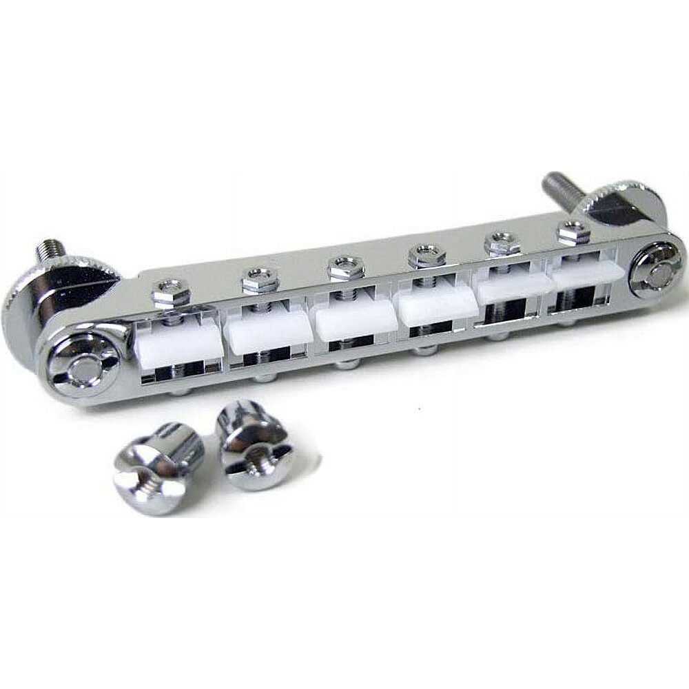 Lockable Bridge ガタつきと余分な共振を極限まで抑え、TOMタイプブリッジの悩みを解消 「せっかくのセッティングも、弦交換時に変わってしまう」「チューニングが安定しない」などの、通常のTune-O-Matic（ABR-1タイプ）にありがちな悩みを完全に解消したオリジナルブリッジです。 本製品の特徴として 1．ロックキャップとサムナットで挟み込み、ブリッジ本体を完全固定。 2．リテイナー固定方式を使わずオクターブ調整ネジによりサドルを半固定。 3．オクターブ調整ネジの軸受けには、樹脂製ワッシャーを使用、オクターブ調整ネジを半固定。 弦交換時にも外れることがないため、お気に入りのセッティングに影響を与えません。ガタつきと余分な共振を無くしチューニングを安定させるだけでなく、ブリッジ部分全体の剛性を上げることで、サスティーンを向上させます。 ＊ABR-1搭載ギターであれば、付属のインチ規格対応ロック・キャップを使用するだけで、無加工で取り付けが可能です。ロックキャップの締め付け具合によっては、サウンドコントローラーとしても機能。締め付ければクリアでタイトなサウンドへ、若干緩めることで、エッジの効いたジューシーなサウンドへとシフトします。 ナイロンサドル やや丸みをおびたサウンドとなり、まとまりの良い低音域が特徴的です。金属に比べて弦が稼働した際の摩擦抵抗が少なく、サドル及びブリッジ本体が前後に動かない為、ビグスビーや板バネトレモロを積極的に使用した際にも、チューニングの狂いを軽減できます。 付属品：インチ規格対応ロック・キャップ×2 / ミリ規格対応ロック・キャップ×2、ミリ規格対応スタッド ・Lockable Bridgeはサドル部のガタつきを無くす為にオクターブ調整ネジを半固定してあります。その為サドルはブリッジ本体より取り外しできません。 ・レフトハンドモデルをご使用中の場合、サドルの向きが逆になりますので、予め「左用」をご注文（受注販売）・ご購入ください。 ・商品の仕様・外観は予告なく変更する場合がございます。 ※掲載画像はサンプルです。