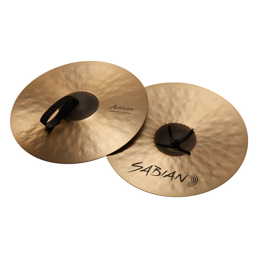 Artisan Traditional Symphonic [ミディアムヘヴィ] 2枚のシンバルが触れると、キラキラとしたイメージ通りのサウンドが放たれます。 ツィンッと張った上品なアタックと、音楽にスーッと溶けていくダークな響きが特徴です。 Artisan Traditional Symphonic かつてないほどの完成度を誇る“アーティザン”。伝統的なハンドハンマーと、斬新なテクノロジーを駆使したシンバルづくりは、世界から賞賛されるハイクオリティな“アーティザン”を誕生させました。 ステージ上から放たれるサウンドは、輝かしい高音域を発揮しながら、ダークなトーンとサスティーンをたっぷりと含んだ、トラディショナルなコンサート・シンバルです。 （注）合わせシンバルはすべて、手革付き。