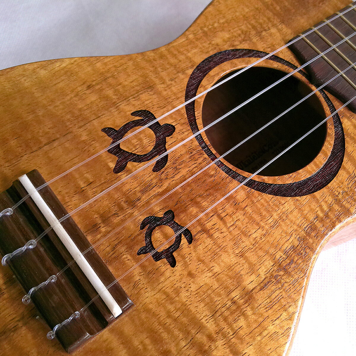 ��10���ޤǥݥ����UP��GString ���ץ�Υ������ M1 Soprano Ukulele Tatoo Honu PFC �ϡ��ɥ������� �ץ�ߥ���ե륫���꡼������