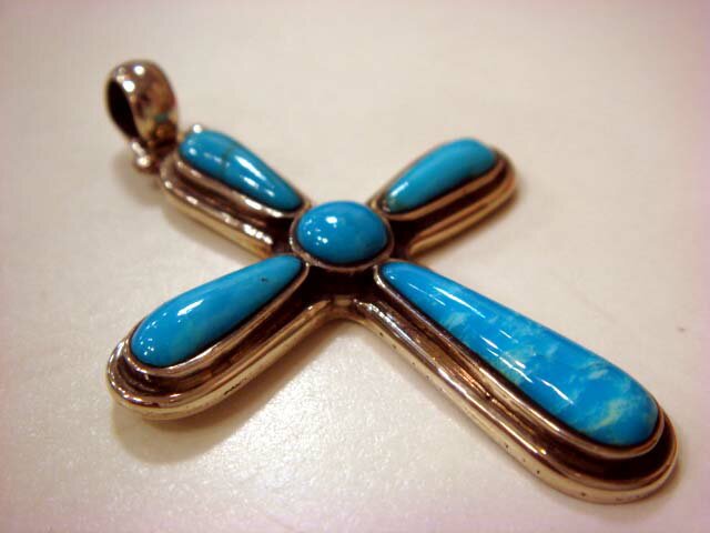 ハンドメイド！インディアンジュエリー　クロスペンダント【送料無料】　【シルバーアクセ・シルバージュエリー・シルバー925・銀・SILVER925】【ロック・パンク・ネイティブ・インディアン・バイカー】