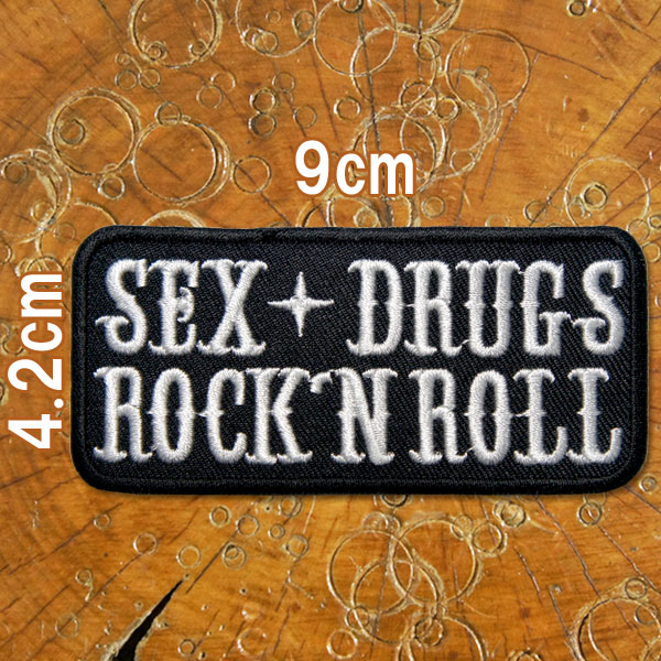 刺繍アイロンワッペン【Sex Drugs Rock n roll/セックス ドラッグ ロックンロール】タテ4.2cm ヨコ9cm モノトーン 白 黒 英語 文字 アップリケ パッチ スラング 名言 大人向け 大人向け