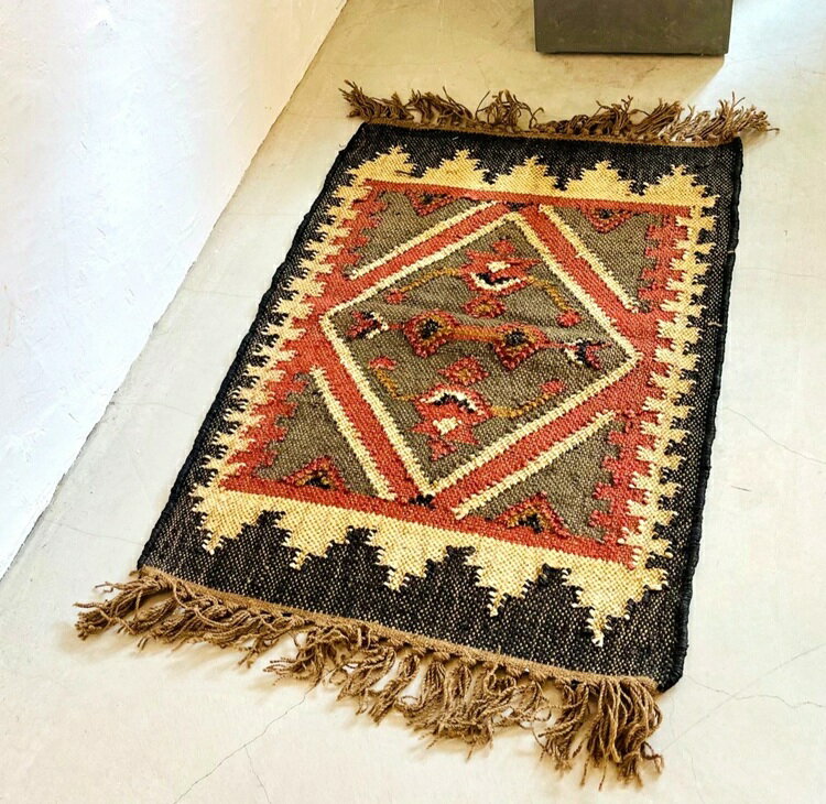 Rakuten - 「ラグマット 50×70cm・ RS-03」ジュートラグ 手織りラグ フロアマット 小さめ リサイクルラグ 絨毯 敷物 デザインラグ オールシーズン インド モロッカン エスニック 長方形 おしゃれ リビング ダイニング 寝室 玄関